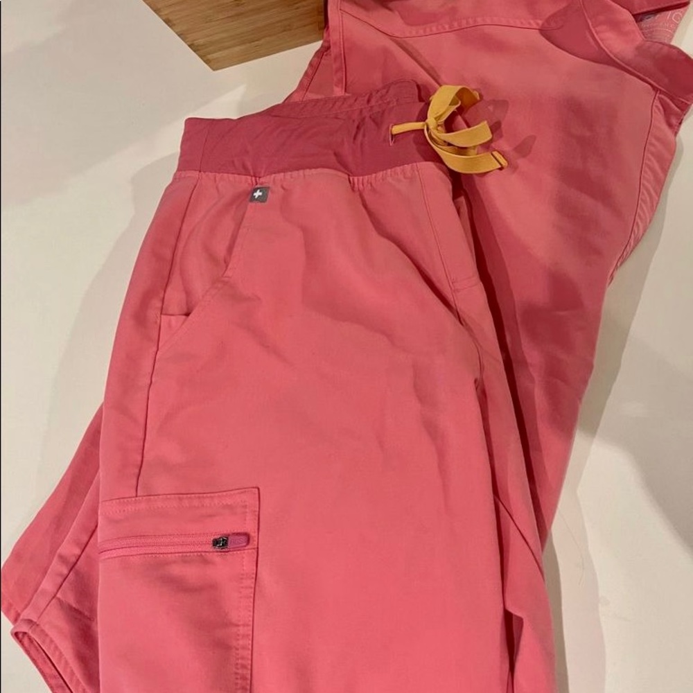 Pink figs scrub set